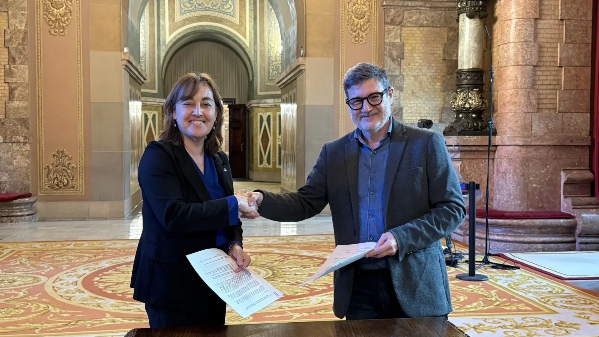 Govern y Comuns firman el acuerdo para impulsar el decreto de ...