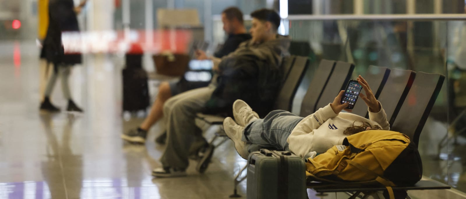 Man Catches Fire In Airport Lounge, Forces Mass Evacuation(01)