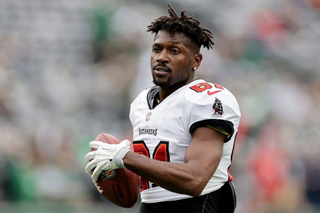 El exjugador de la NFL Antonio Brown renuncia a la extradición por cargos de intento de asesinato y regresará a Miami.