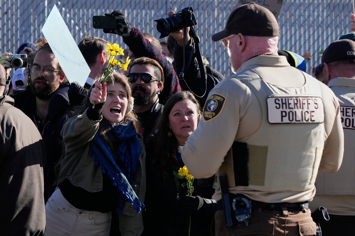 ICE scrambles to find three square meals a day for Chicago detainees