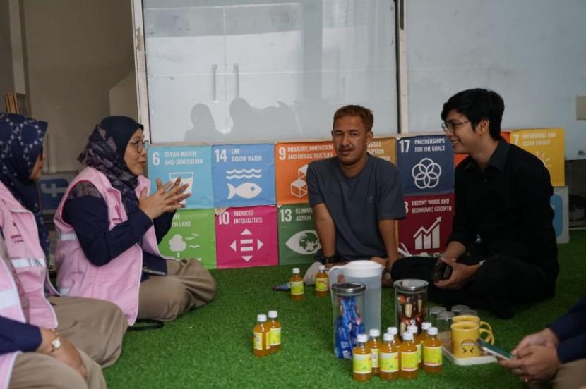 Srikandi PLN Aceh Bantu Disabilitas