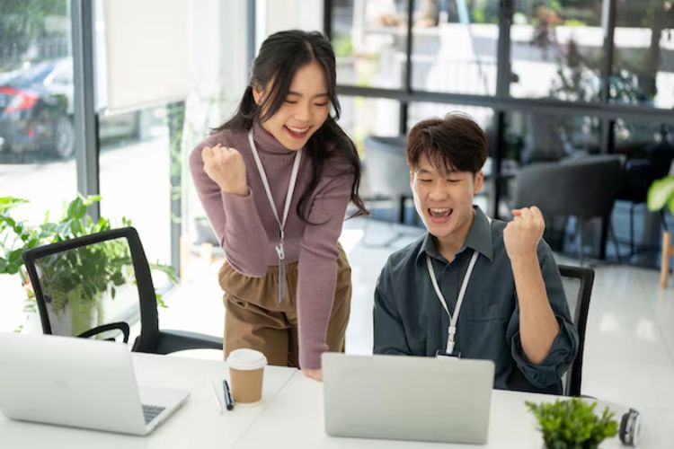 8 Kekuatan Emosional yang Mampu Mengubah Energi Ruangan