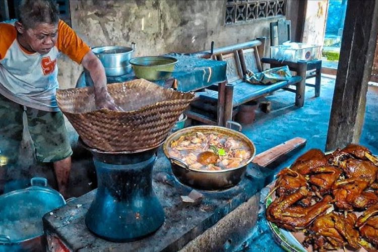 Warung Mbah Kebo di Pinggir Jurang, Rasa Tradisional yang Menggugah Rindu Kampung Halaman