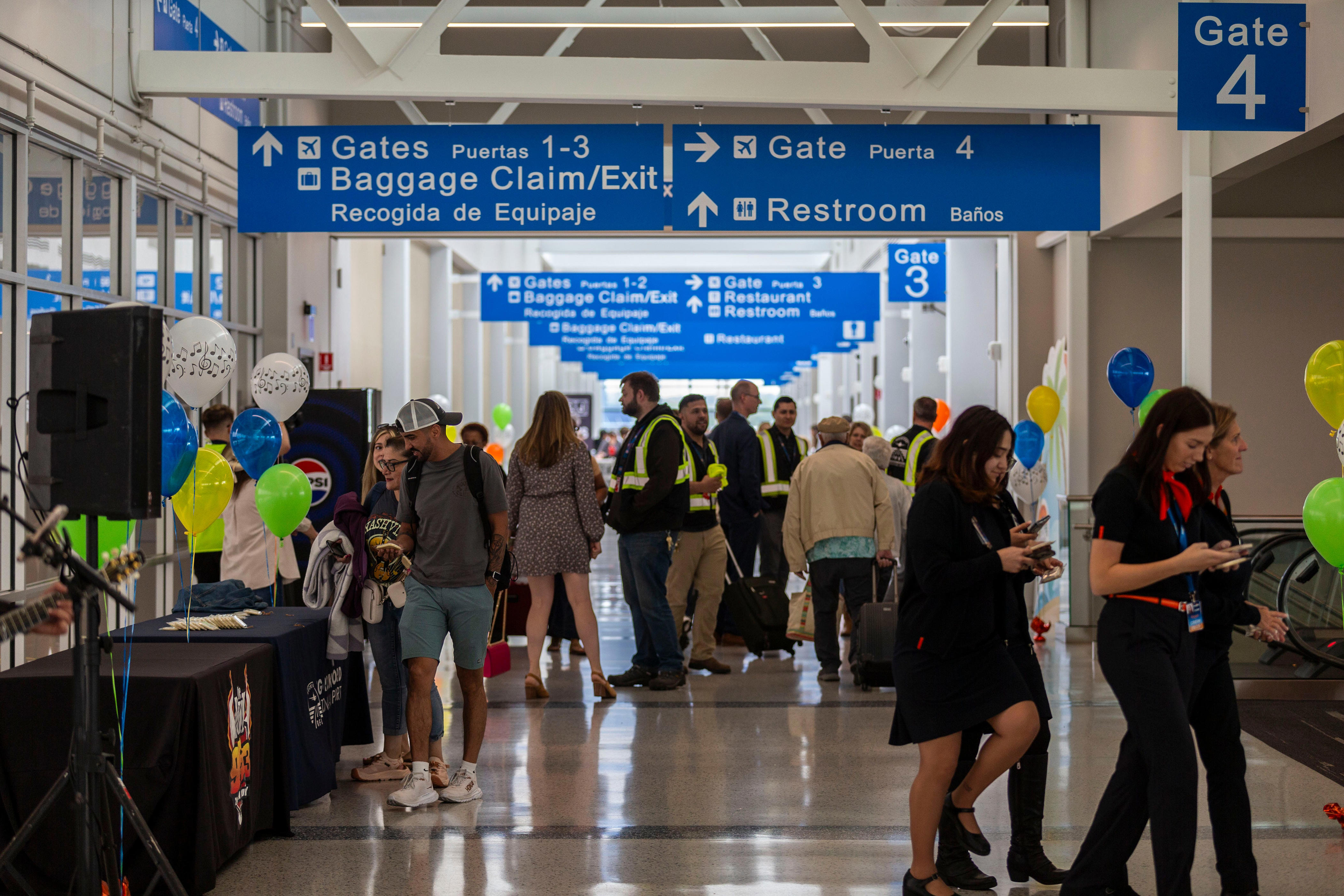 Rockford airport 'pretty normal' as O'Hare, Midway face flight ...