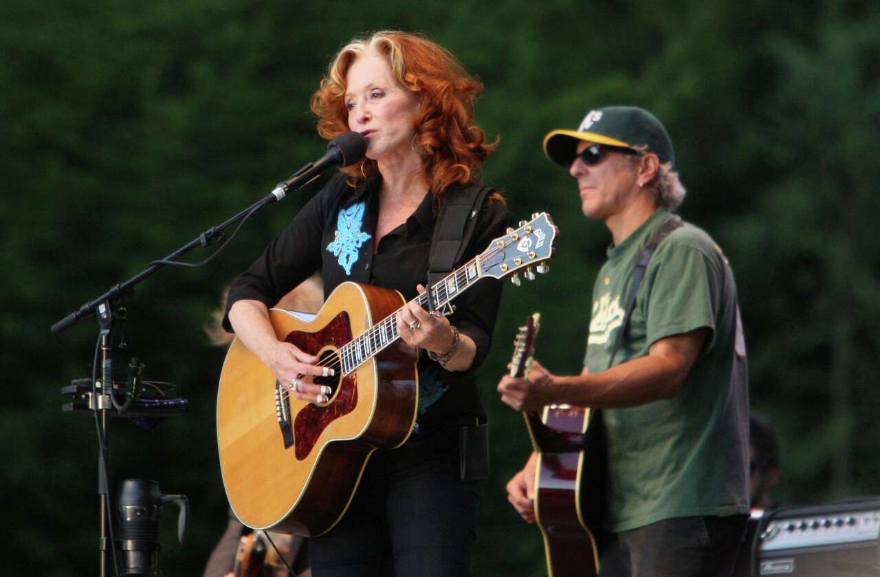 No, Bonnie Raitt is not doing a ‘farewell tour' - singer debunks AI ...