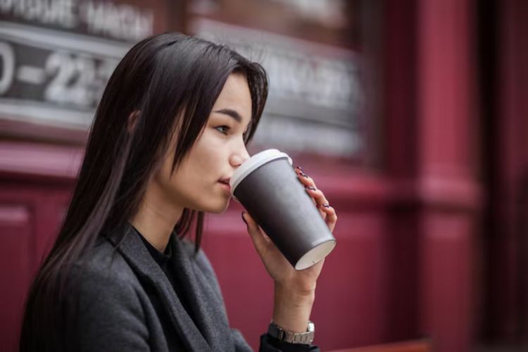 8 Cara Pikir Berbeda Kopi Hitam vs Latte