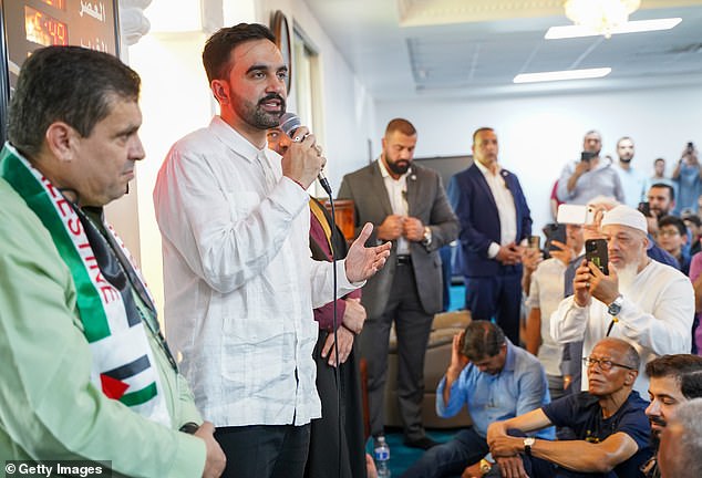 Зохран Мамдани отправился на роскошный саммит для видных либералов в Пуэрто-Рико всего через два дня после победы на выборах мэра Нью-Йорка и провёл некоторое время в местной мечети