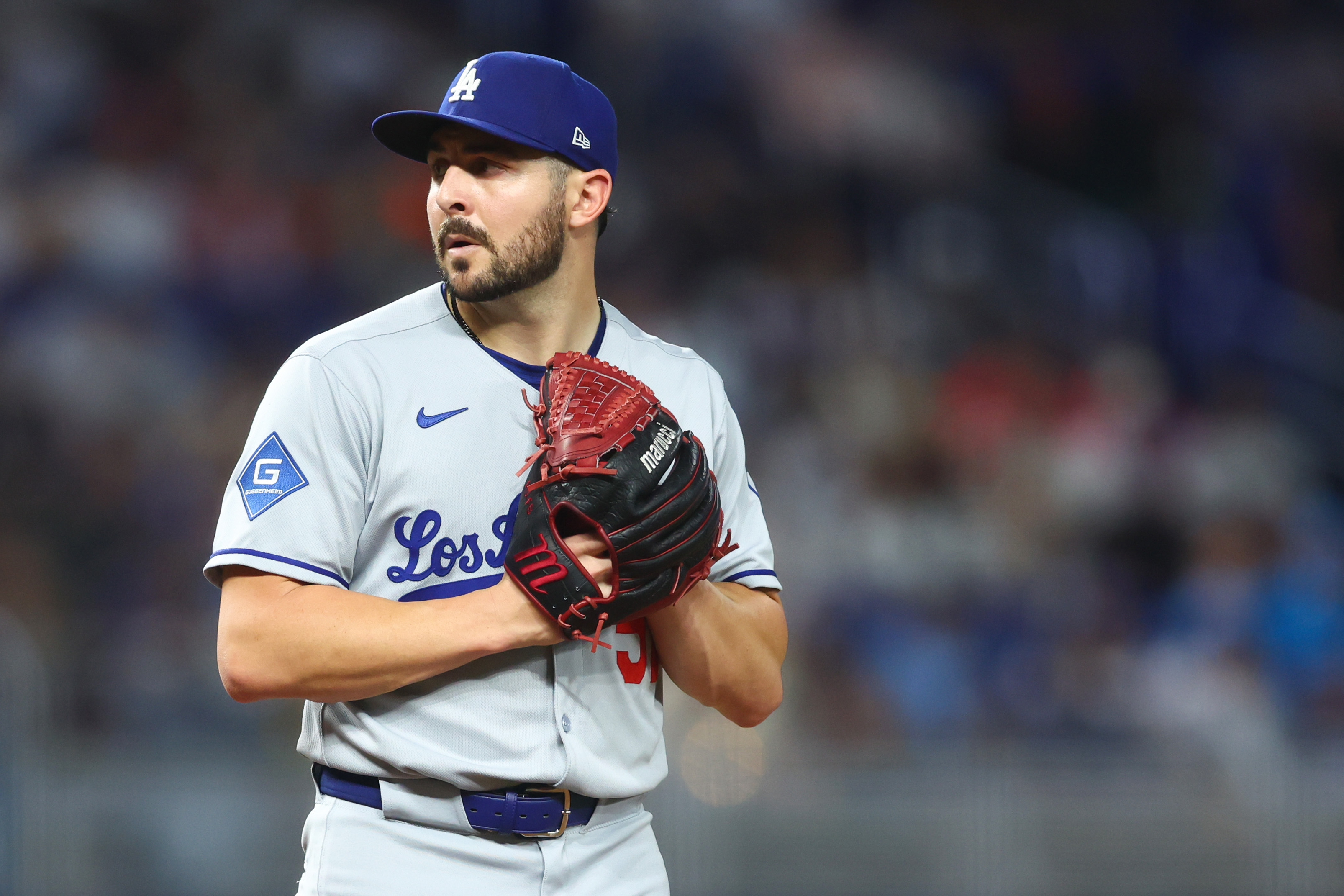 AFTER THE FRUSTRATION OF LOSING HIS CHILD, ALEX VESIA ACCEPTS A PAY REDUCTION TO CONTINUE WEARING THE DODGERS. PINKY – Media News 48