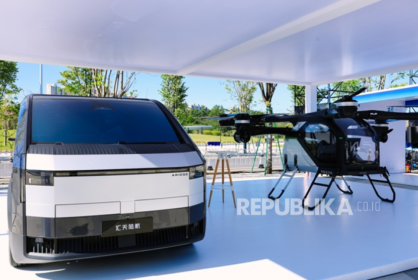 XPENG Perkenalkan Empat Inovasi Physical AI di AI Day 2025: VLA 2.0, Robotaxi, IRON, dan Mobil Terba