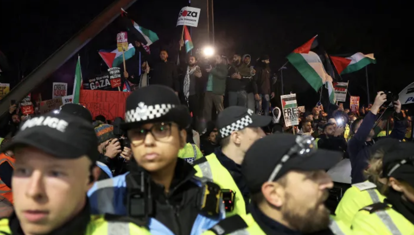 Sebelas Orang Ditangkap Saat Kerusuhan Jelang Pertandingan Aston Villa vs Maccabi Tel Aviv