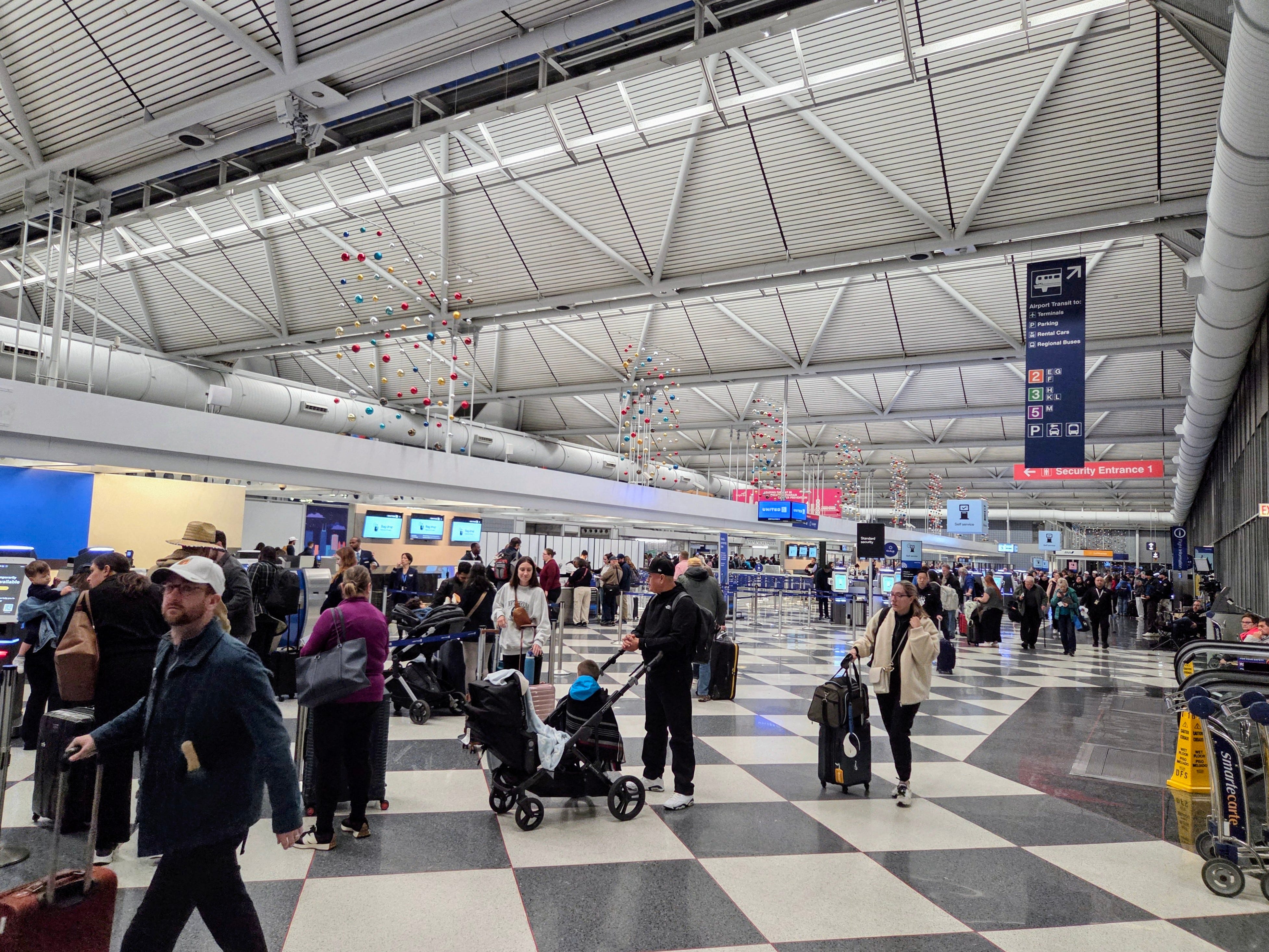 Cancellations and Delays at Chicago Airports on First Day of FAA Cuts