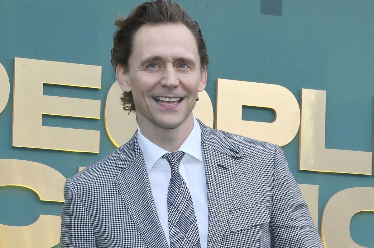 Mira: Tom Hiddleston promete no explotar en la segunda temporada de ‘El infiltrado’