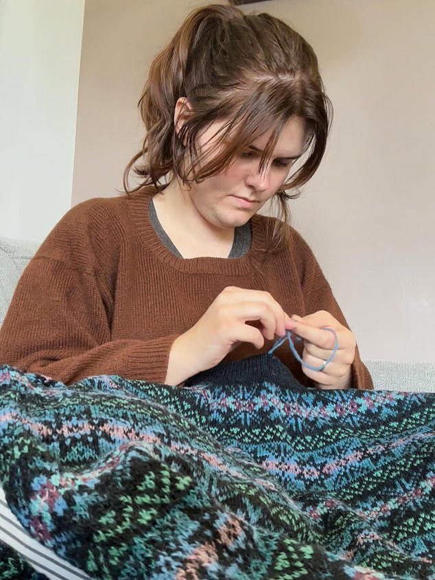 Bizarre 'cultural appropriation' row breaks out over Tom Daley knitting ...
