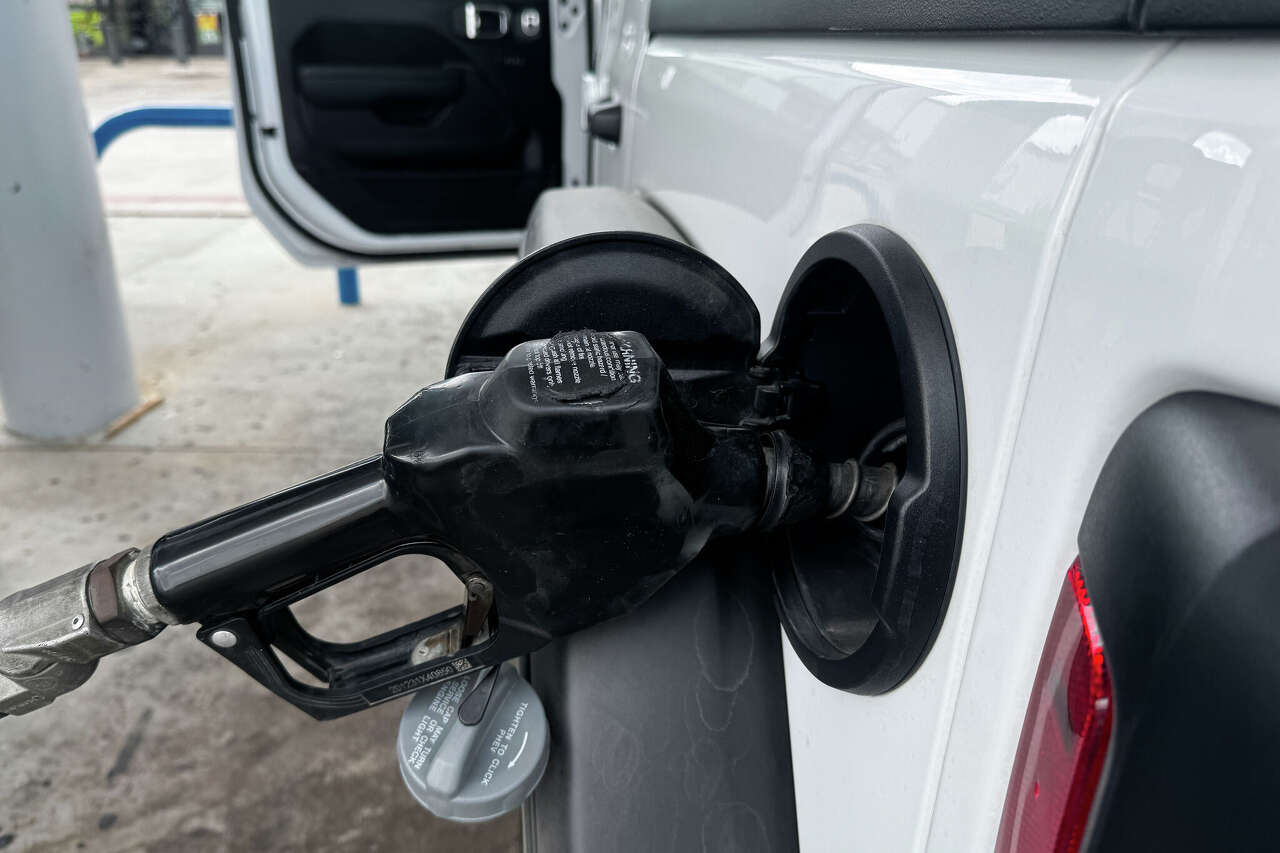 Planning holiday travel? Here's the average gas price in Texas right now