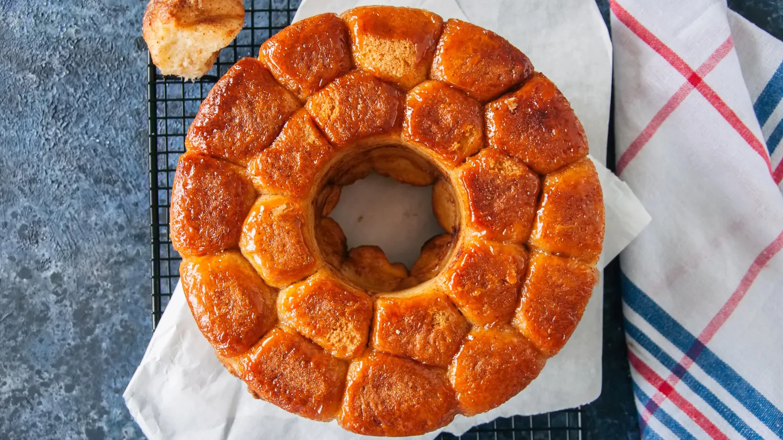 This caramel apple monkey bread is my new fall obsession and here’s why