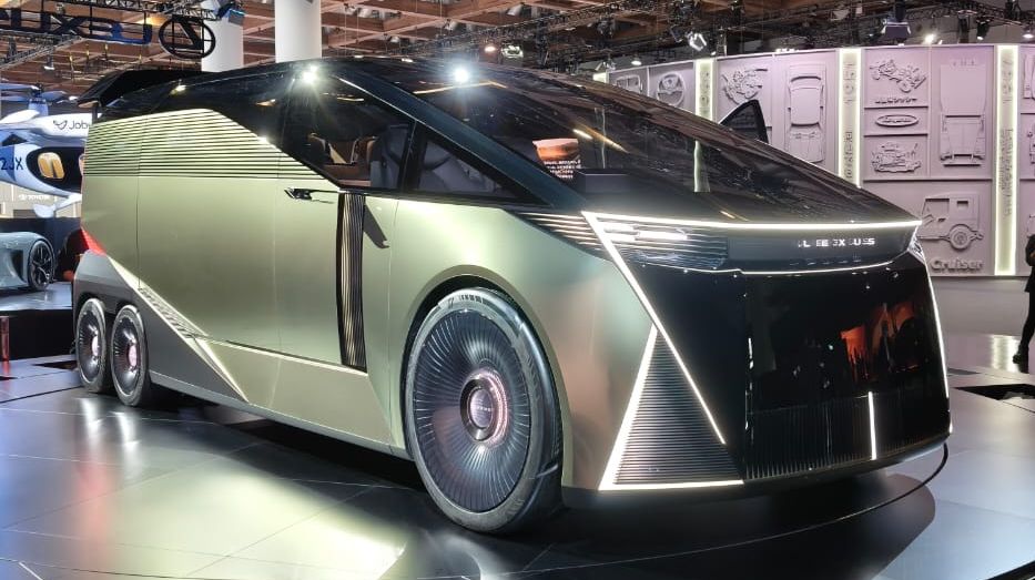 Lexus LS Berubah Total Jadi MPV Enam Roda, Tak Lagi Sedan