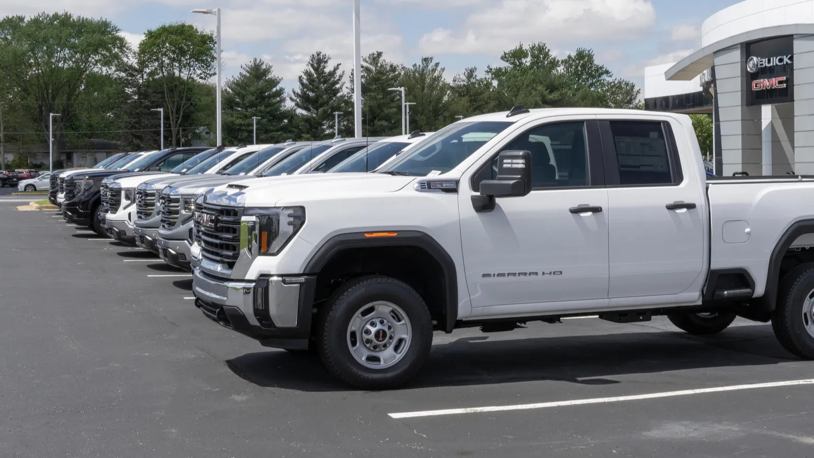 GM recalls 11,787 Silverado 3500 and Sierra 3500 pickups over engine ...