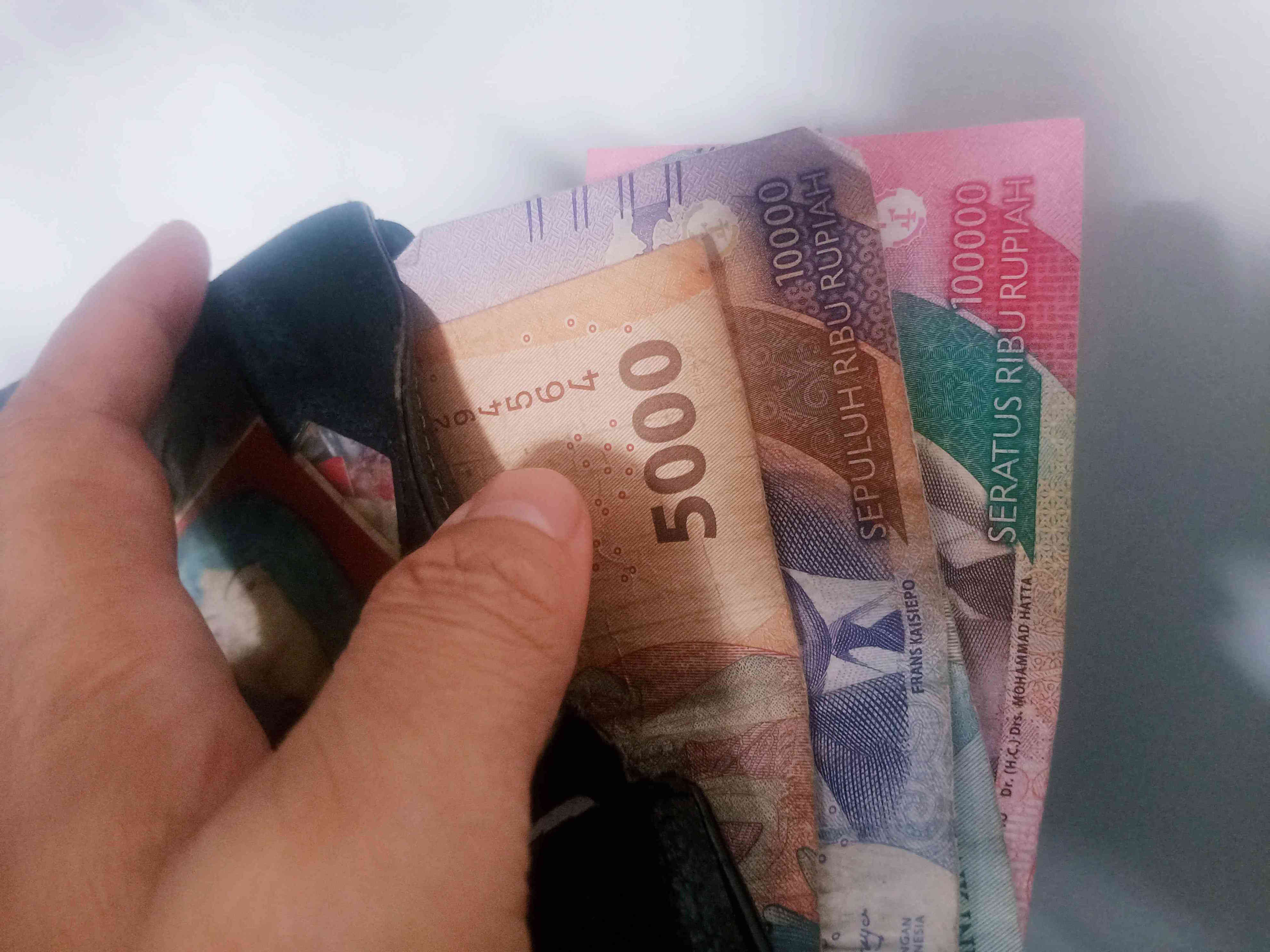 Dana Darurat Hujan: Cara Sederhana Jaga Keuangan Saat Cuaca Buruk