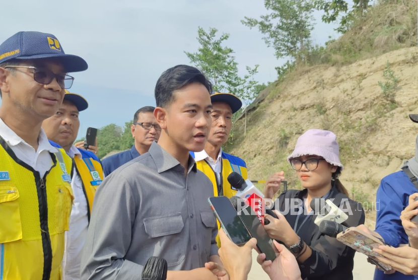 Gibran Dukung Soeharto, Gus Dur Dapat Gelar Pahlawan Nasional