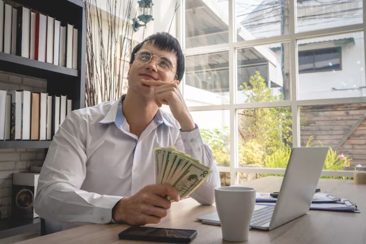 Langkahnya Membawa Keuntungan! 6 Shio Ini Berubah Nasib Setelah Diberkati Dewa Uang