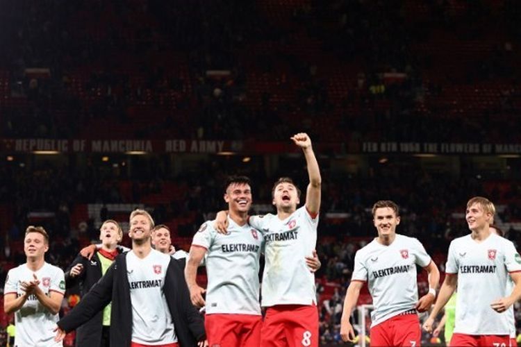 Pemain FC Twente Lakukan Aksi Mengharukan untuk Mees Hilgers