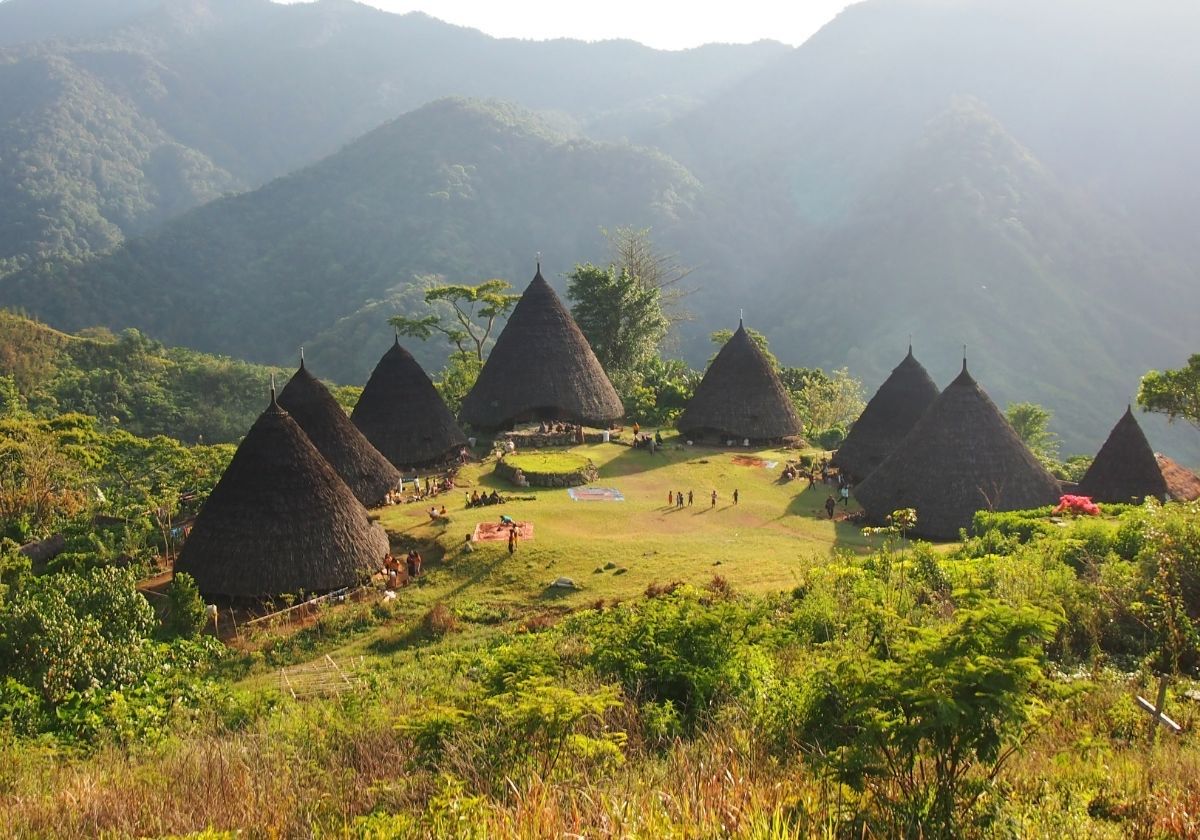 Pesona Alam Eksotis Wae Rebo, Kampung di Atas Awan yang Membuat Dunia Terpukau