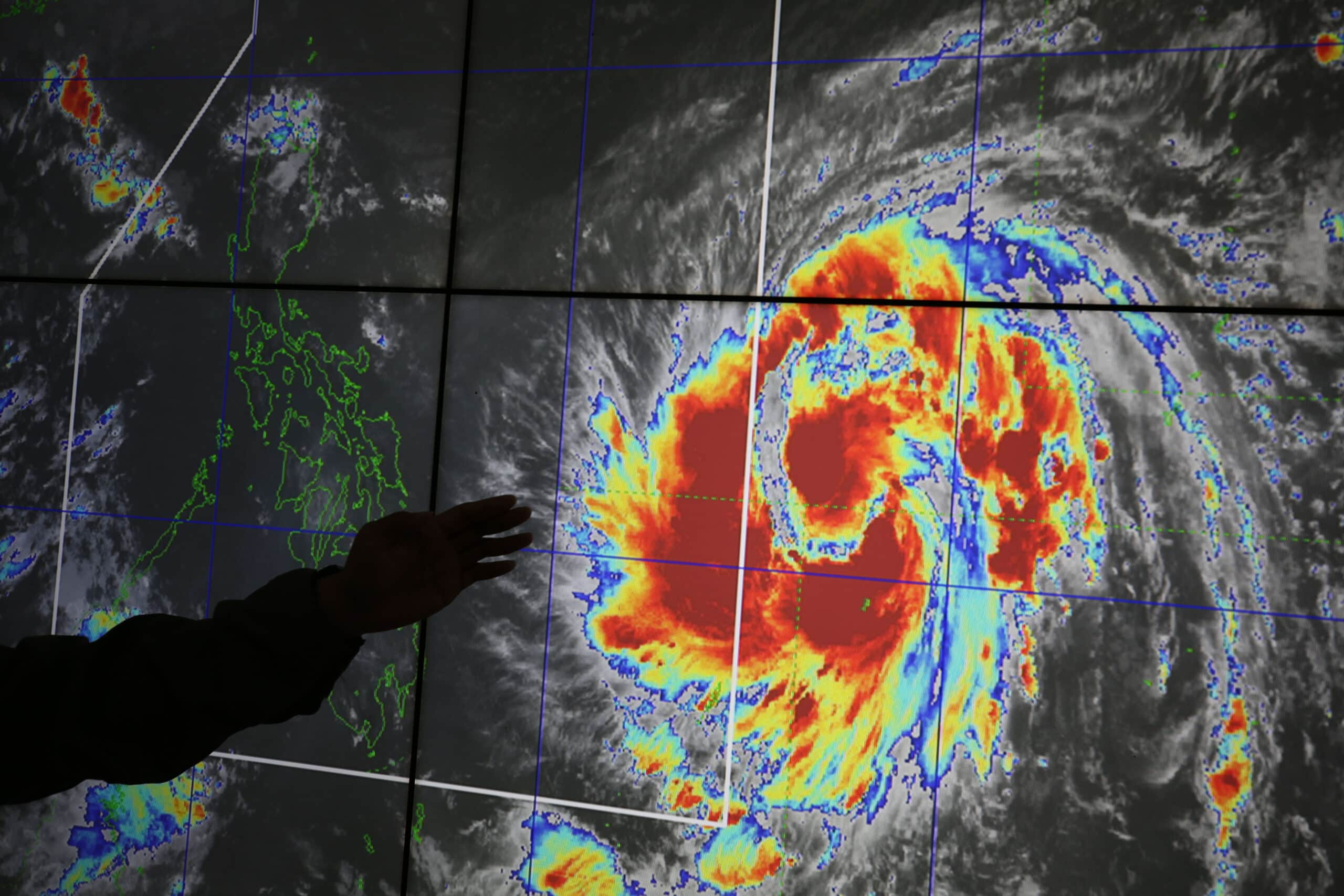 Over 1,700 passengers stranded in Bicol ports