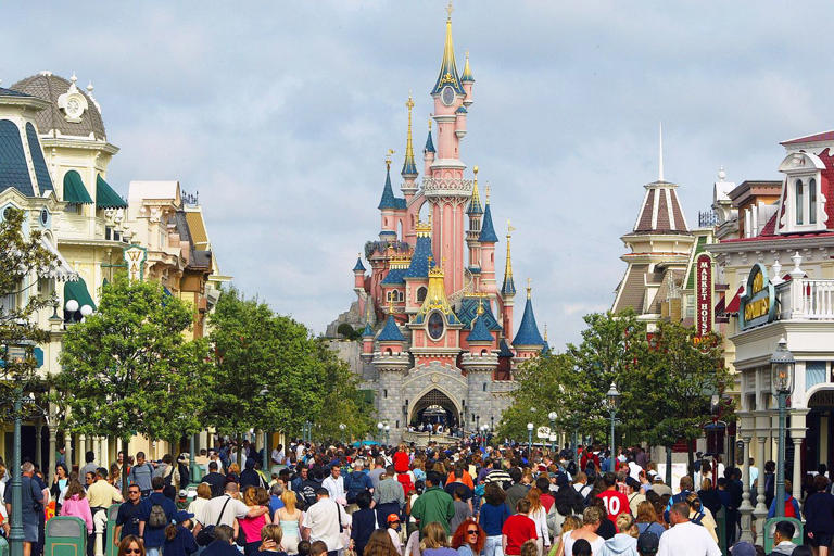 Disneyland Paris covered in trash as workers stage protest banging on ...