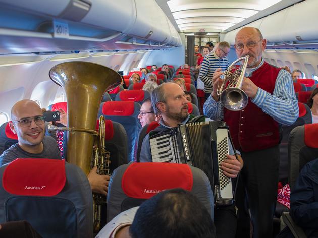 Die Unterbiberger auf dem Flug in den Iran.
