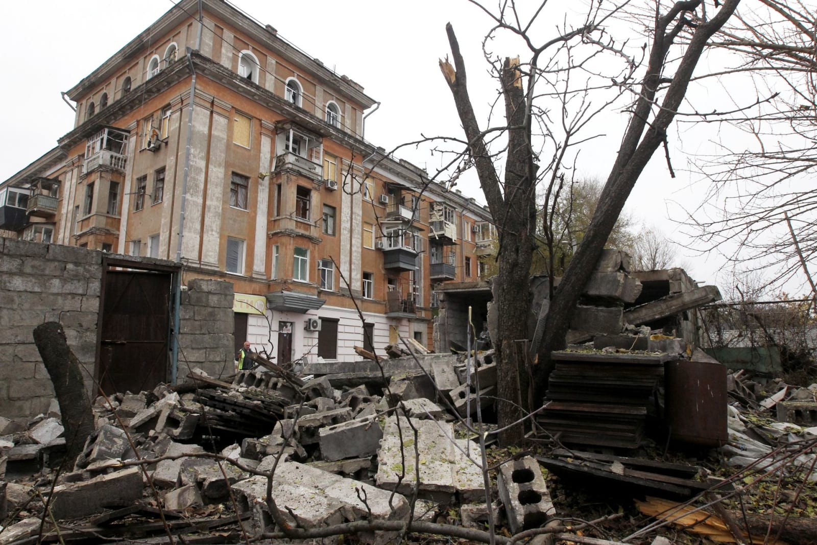 Russian attacks kill at least 11, injure 44 in Ukraine over past day