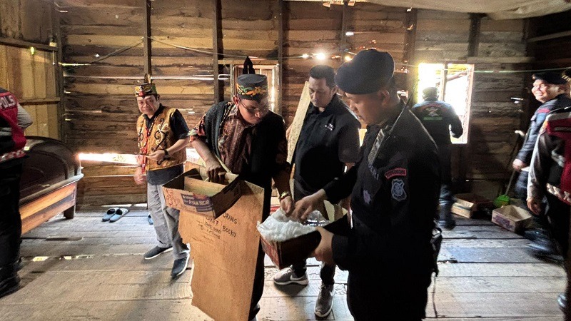 Brimob Kalteng Bantu BNN Bersihkan Narkoba di Ponton