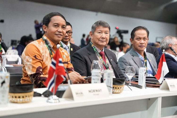 Menteri Lingkungan RI Tegaskan Komitmen 1,4 Juta Hektar Hutan Adat di COP30 Brasil