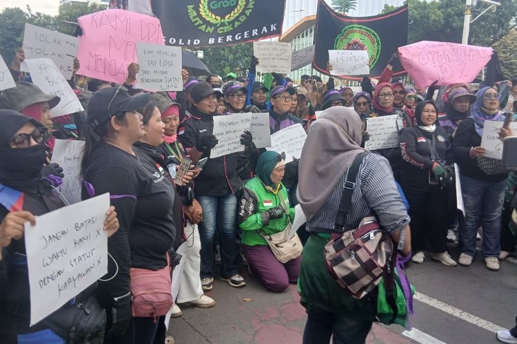 Komunitas Ojol Berdemo, Tolak Pemotongan Komisi dan Perubahan Status Mitra