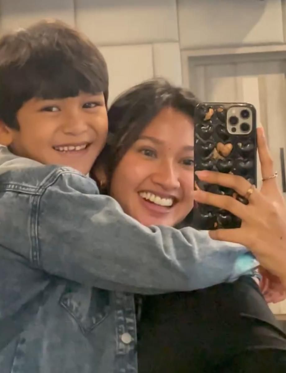 7 Potret Kedekatan Claresta Taufan dan Pemeran Sang Anak di Balik Layar Film Pangku