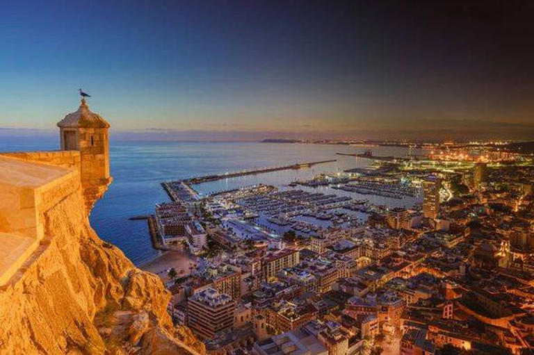 Sudden earthquake shocks holidaymakers in southern Spain