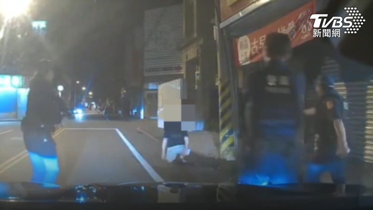 男玉里街頭揮舞大菜刀！警方緊急制伏「趴下不要動」 竟稱要參加廟會