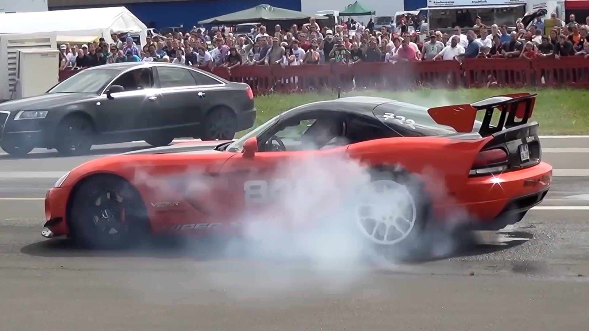Smoke and Revving from the Viper SRT10