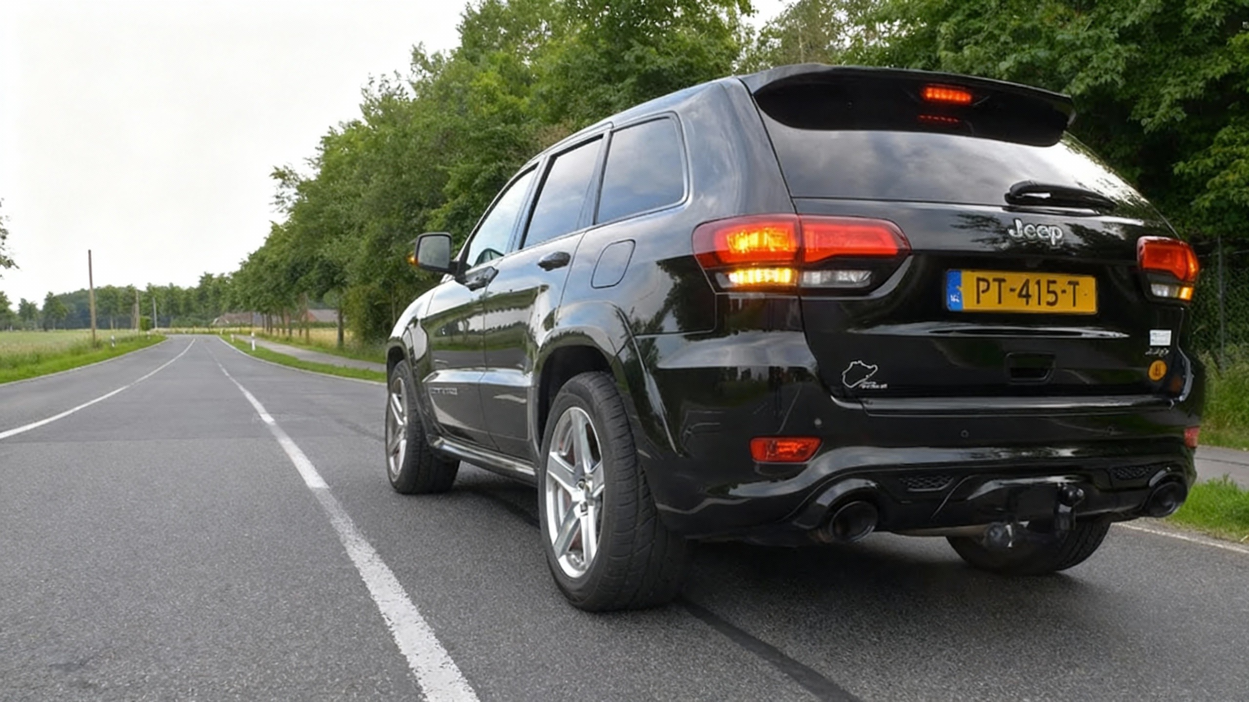 Jeep Grand Cherokee SRT – V8 Sound & Top Speed!