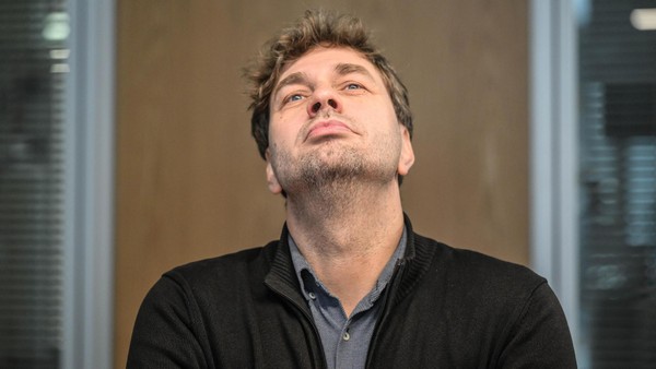 Gefährliches Spiel: John riskiert bei GZSZ seine Zukunft mit Clara