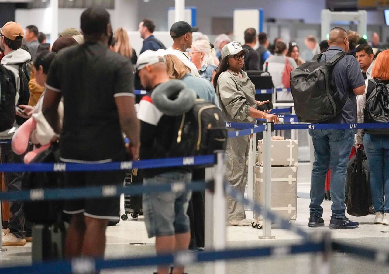 iah-tsa-wait-times-were-20-minutes-saturday-as-faa-continues-canceling