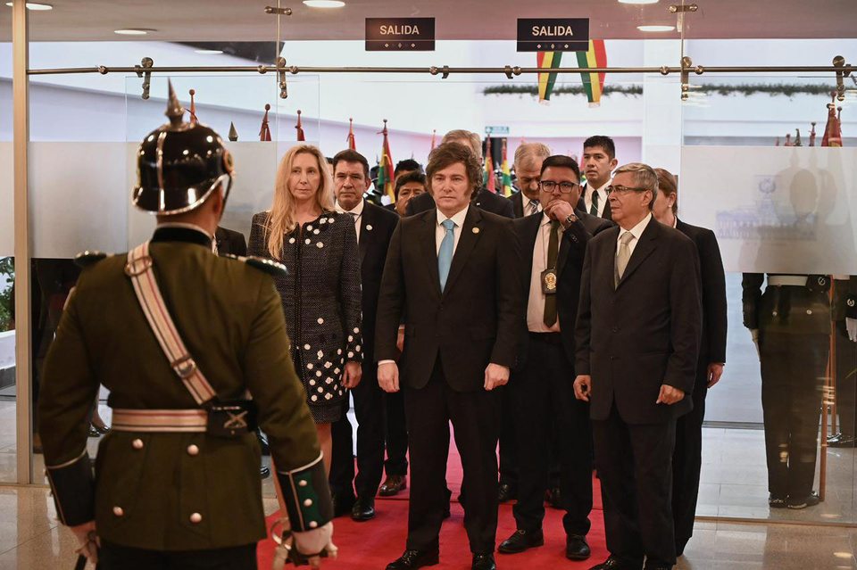 Milei viajó a La Paz para asistir a la asunción del presidente boliviano Rodrigo Paz Pereira