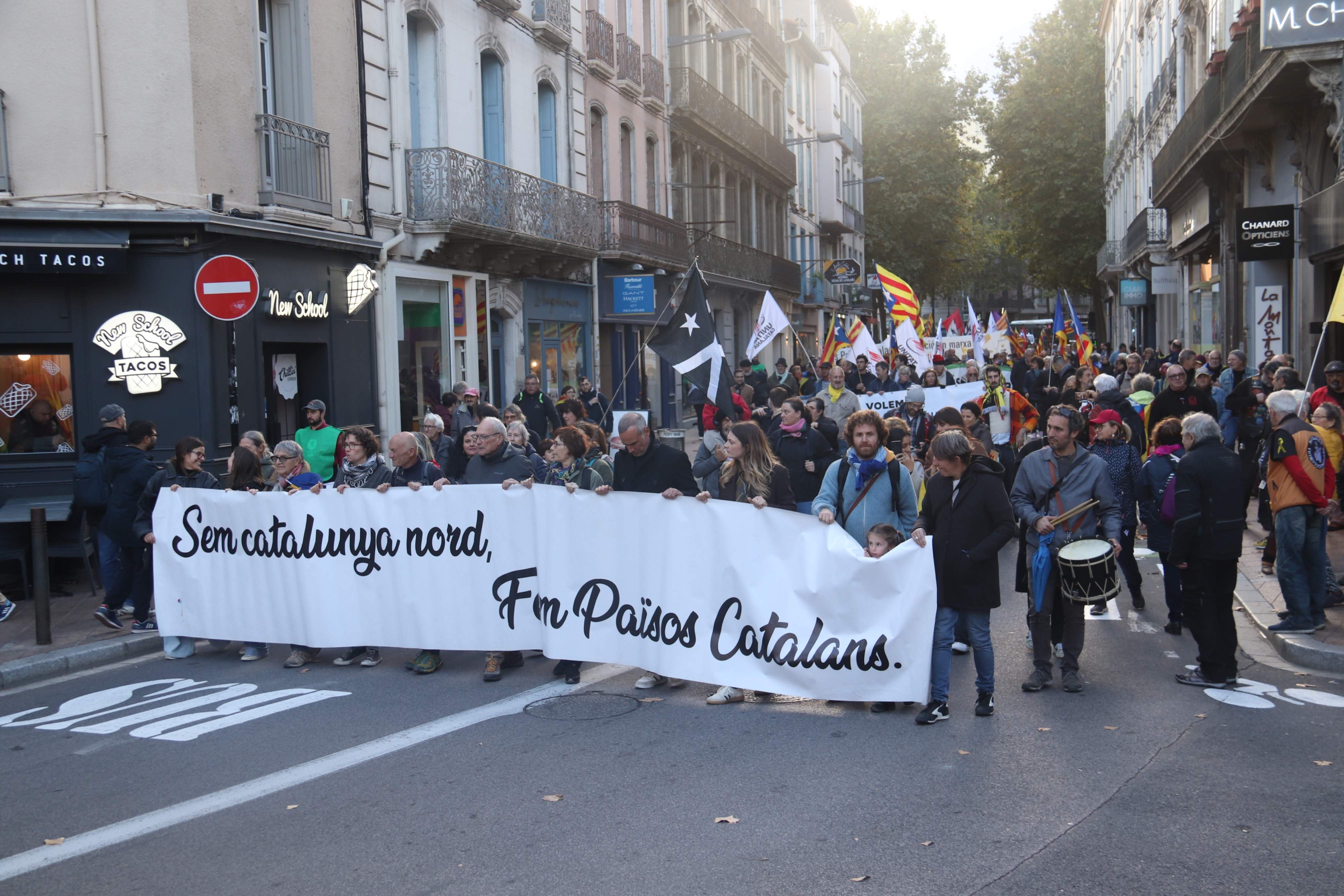 Cientos de personas se manifiestan en Perpinyà en defensa de los Països ...