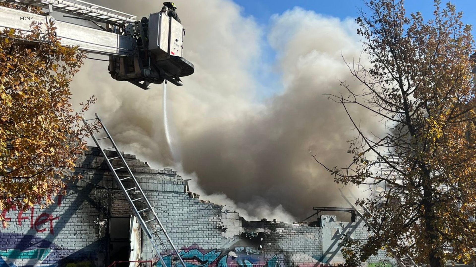 4 FDNY firefighters injured after 5-alarm fire at Bronx auto-body shop