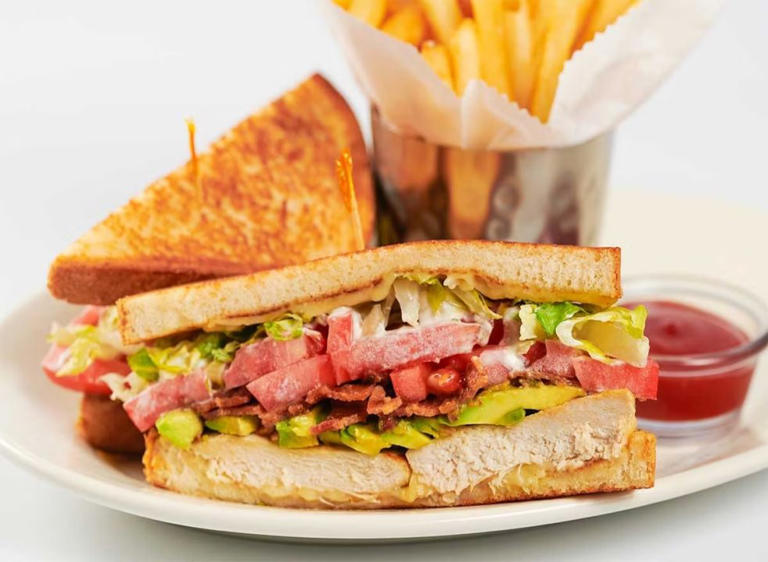 5 Chain Restaurants With the Best BLTs, According to Chefs