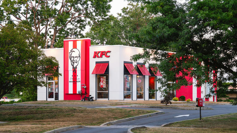 14 Fast Food Chains With The Least Helpful Employees, According To ...