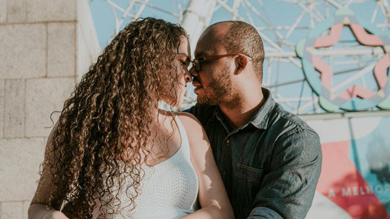 9 Subtle Behaviors That Reveal Someone's Deep Attraction