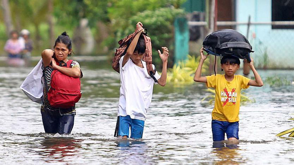 Philippines sơ tán 100.000 dân tránh siêu bão Fung Wong sắp đổ bộ