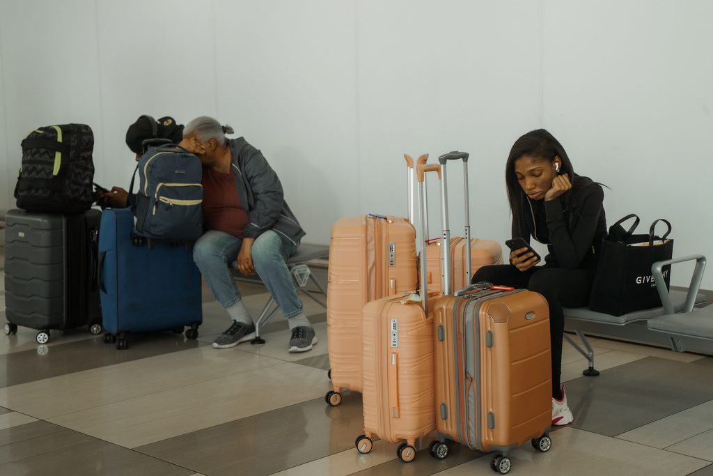 US airlines cancel more than 2,500 weekend flights largely due to ...