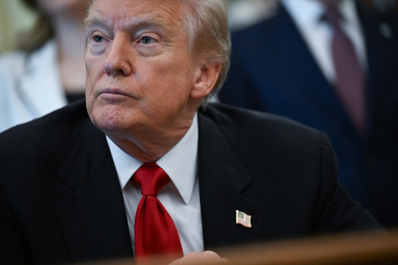 Giữa bế tắc đóng cửa chính phủ, Tổng thống Trump muốn tiền trợ cấp Obamacare 'chảy' thẳng vào túi người dân