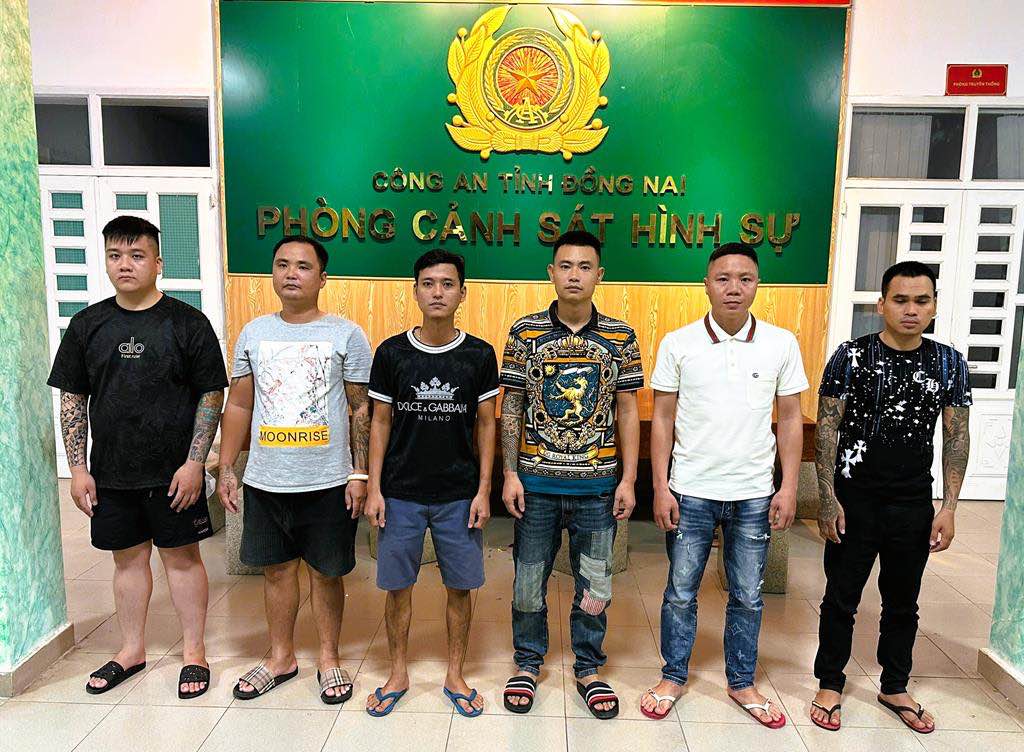 Bắt 7 đối tượng cho vay tín dụng đen ở Đồng Nai, khám nhà phát hiện súng và 200 viên đạn